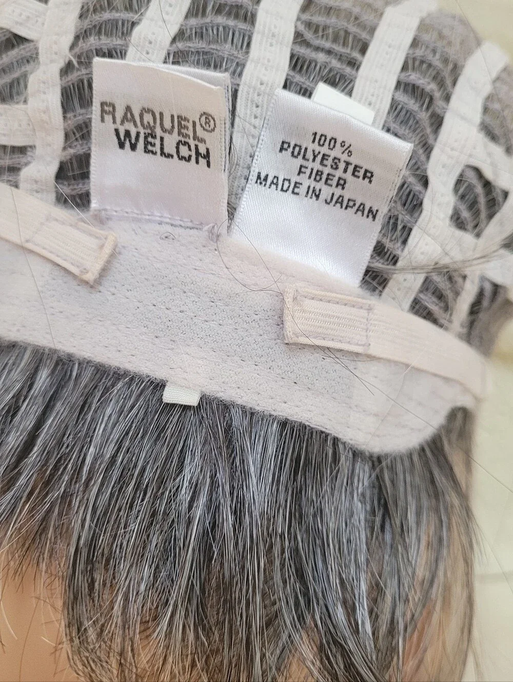 Stylish Short Layered Women's Wig in Grey  Platinum Smoke & Pet Free Home